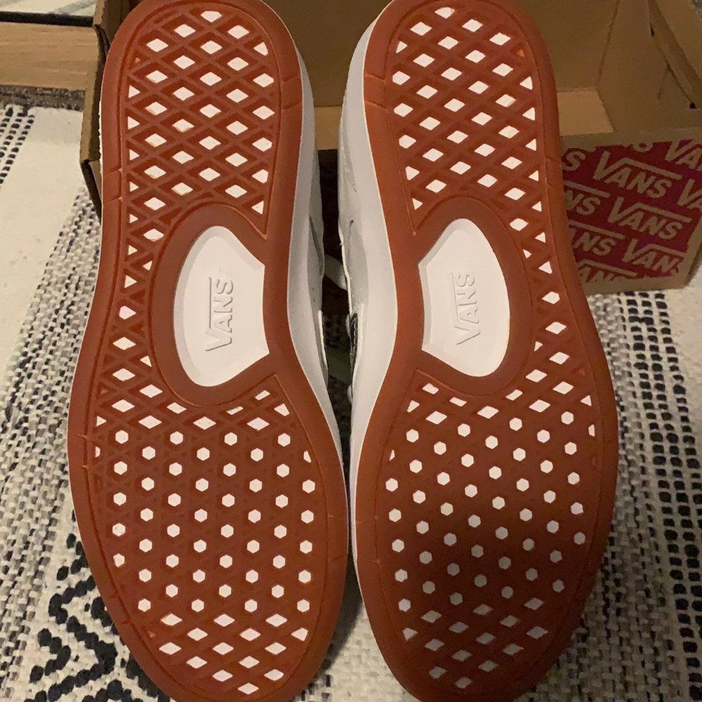 Vans - Picture 3 of 3